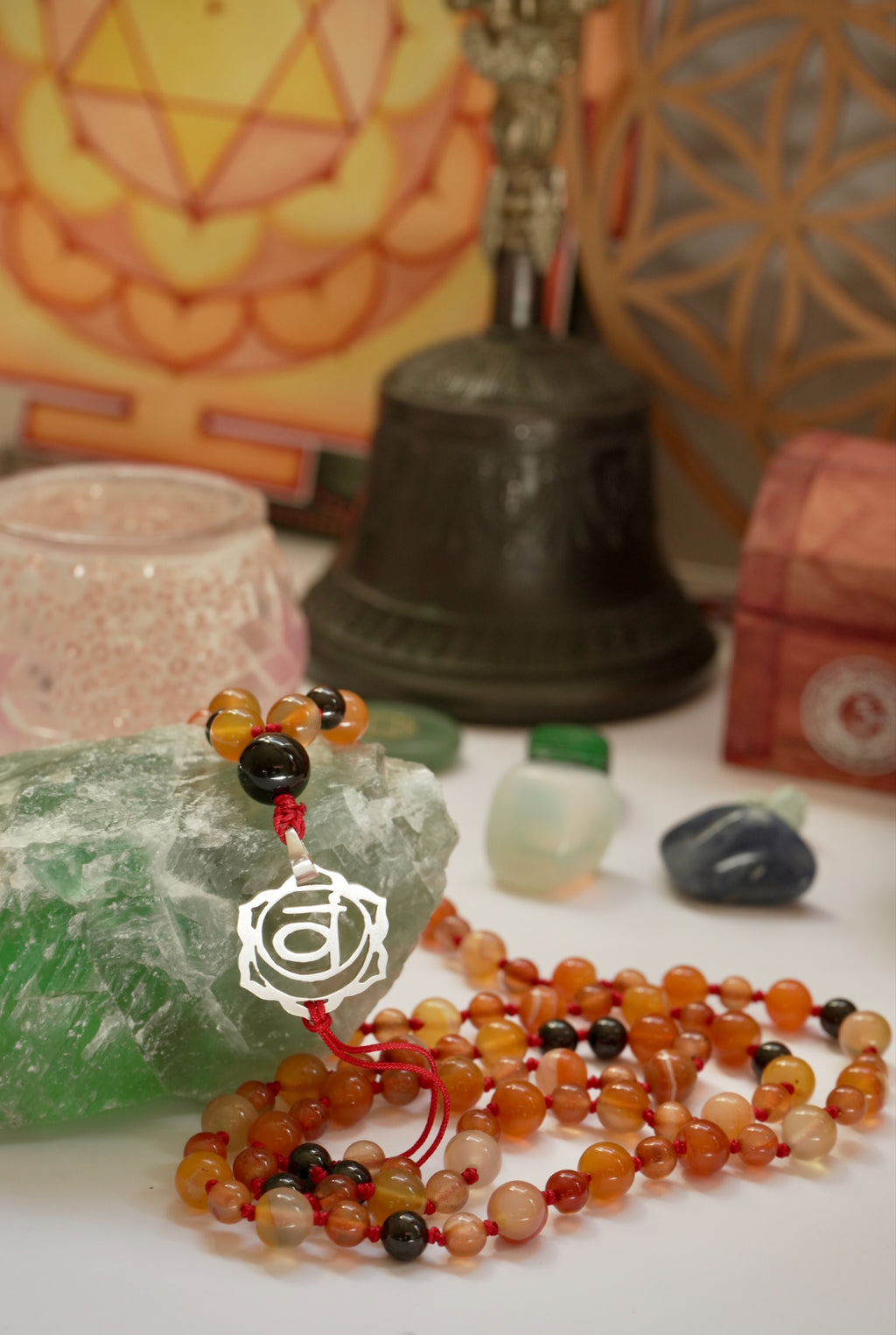 Japa Mala de Ágata Natural y Granate con Dije del Chakra Svadhisthana en Plata 925