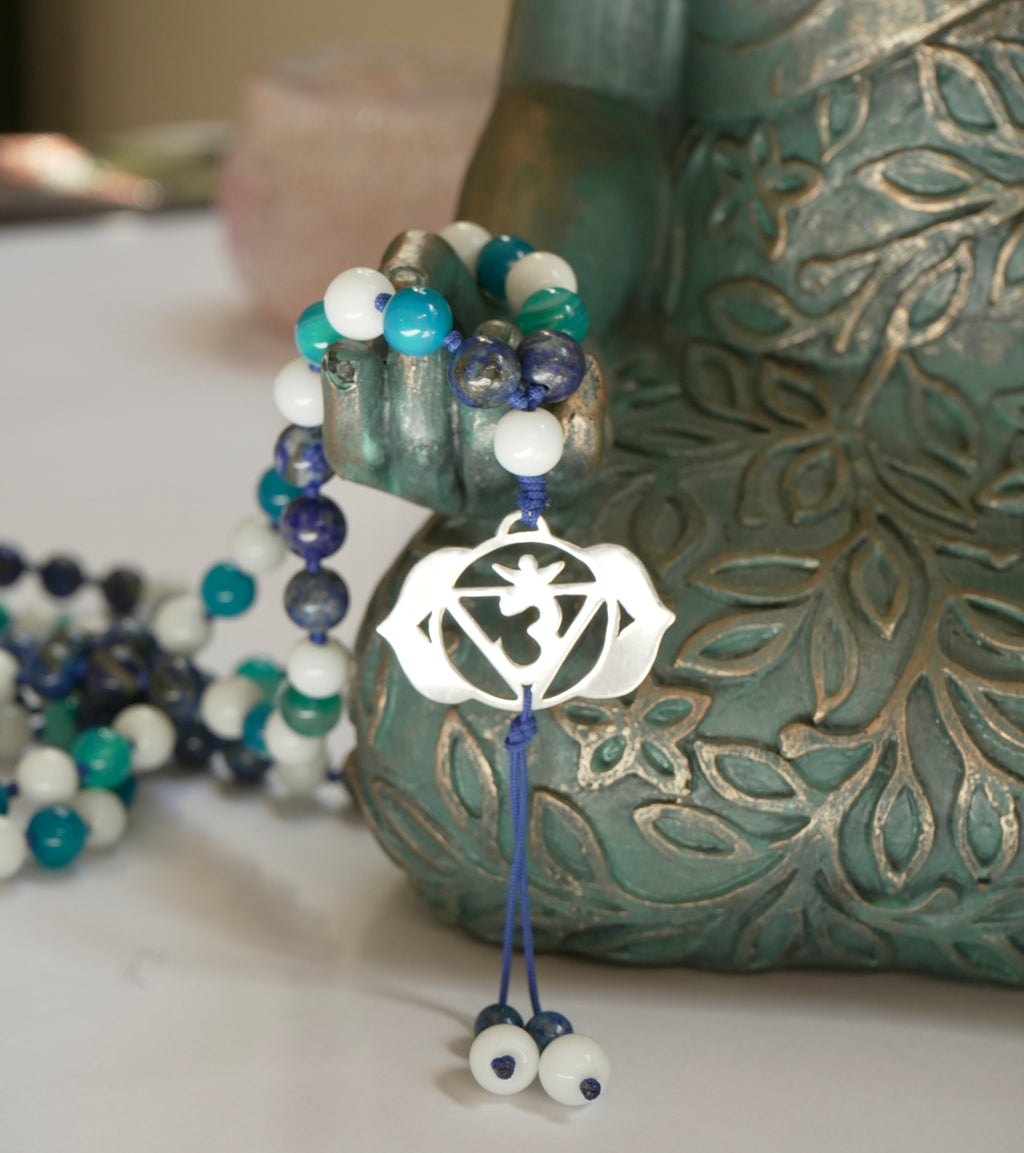 ✨ Japa Mala de Jade Blanco, Lapislázuli y Ágata Azul con Dije del Tercer Ojo en Plata 925 ✨