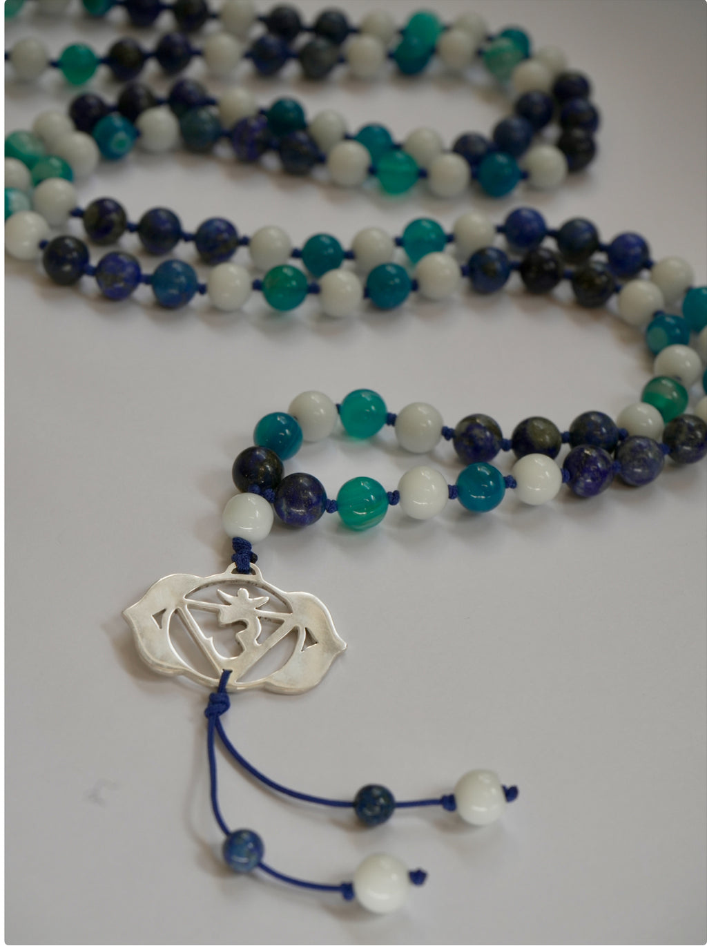 ✨ Japa Mala de Jade Blanco, Lapislázuli y Ágata Azul con Dije del Tercer Ojo en Plata 925 ✨
