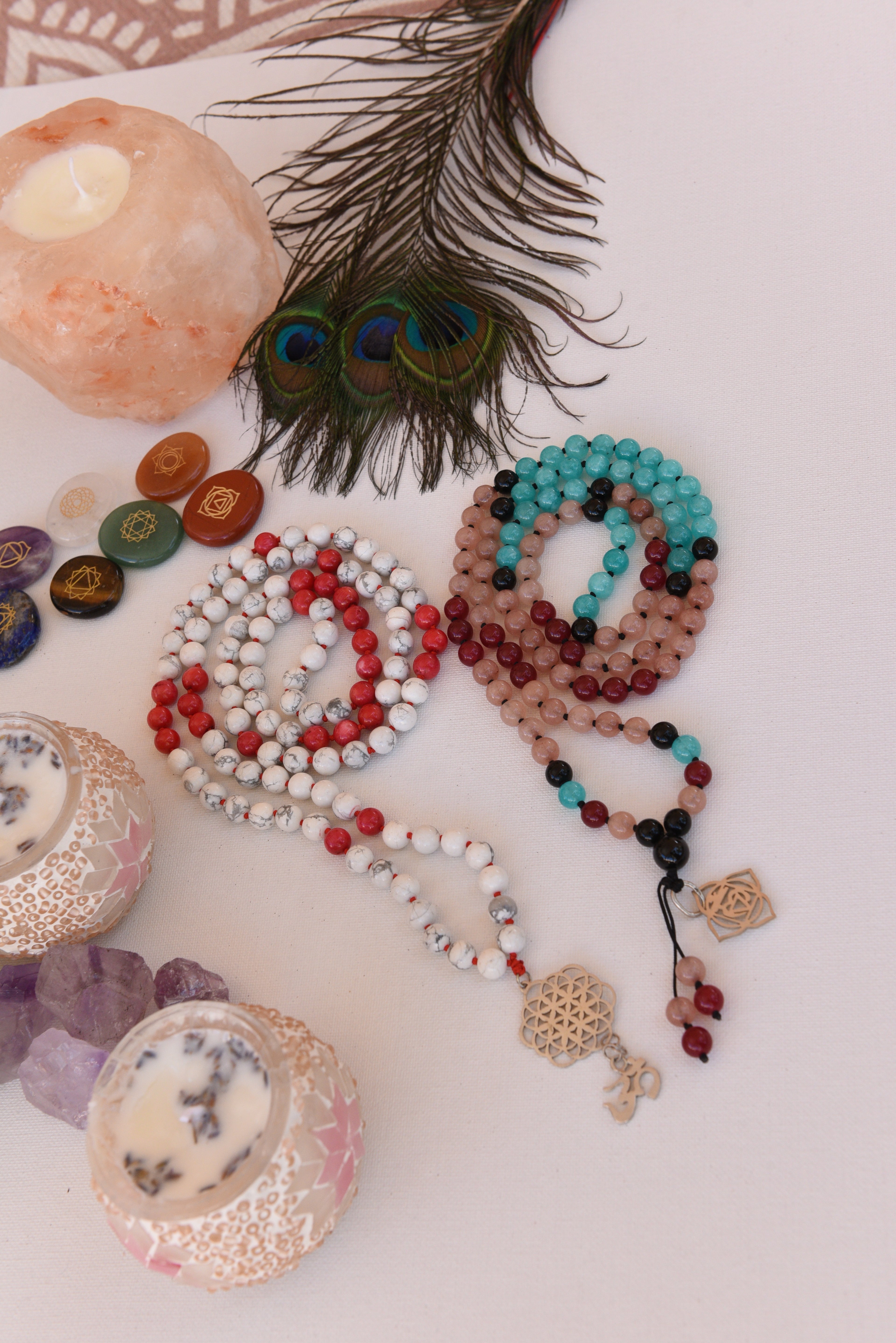 Japa Mala de Ágata Blanca y Coral Rojo – Energía de Equilibrio, Protección y Vitalidad