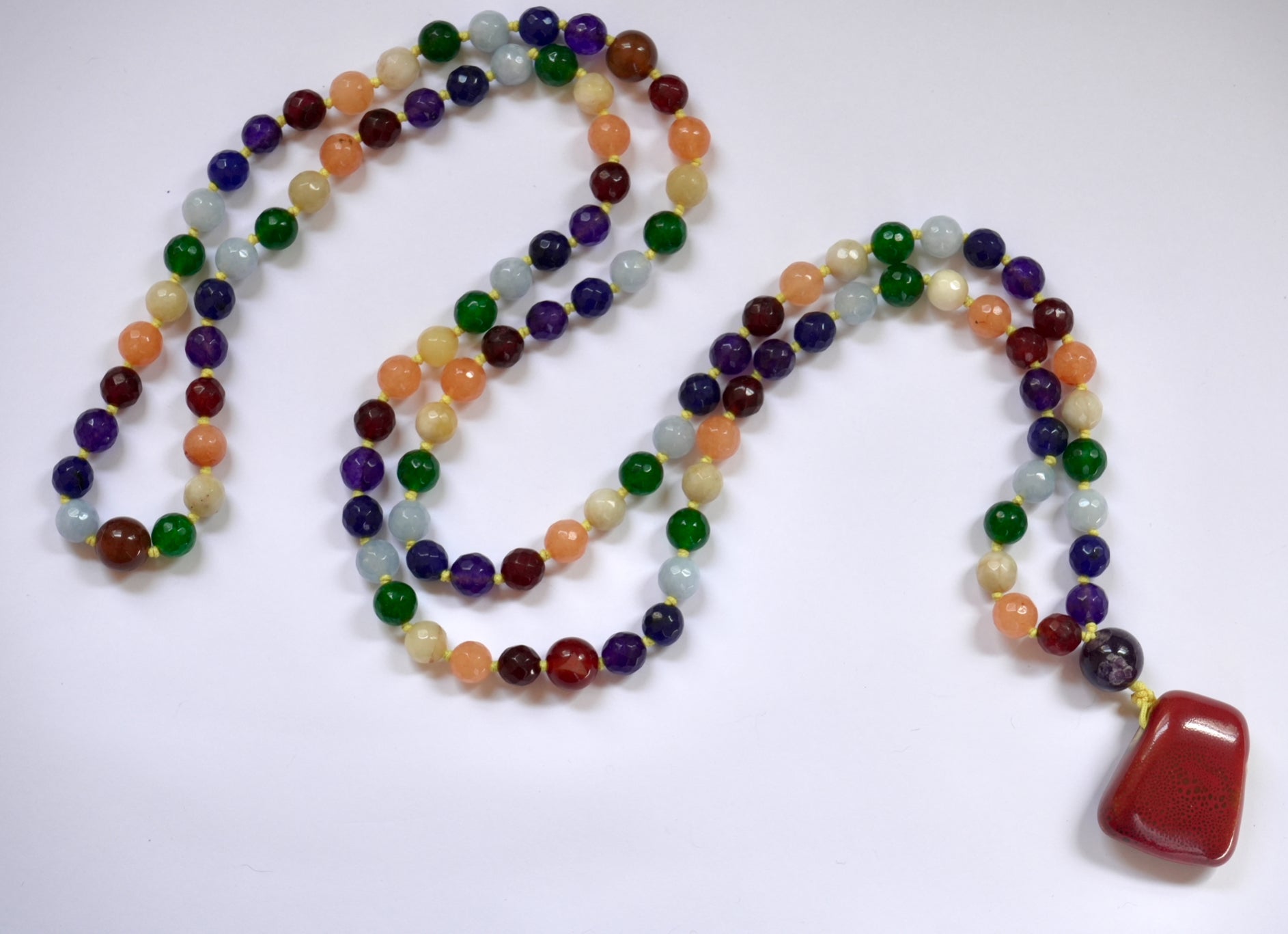 ✨ Japa Mala de Ágata Multicolor – Energía de los 7 Chakras 🌈