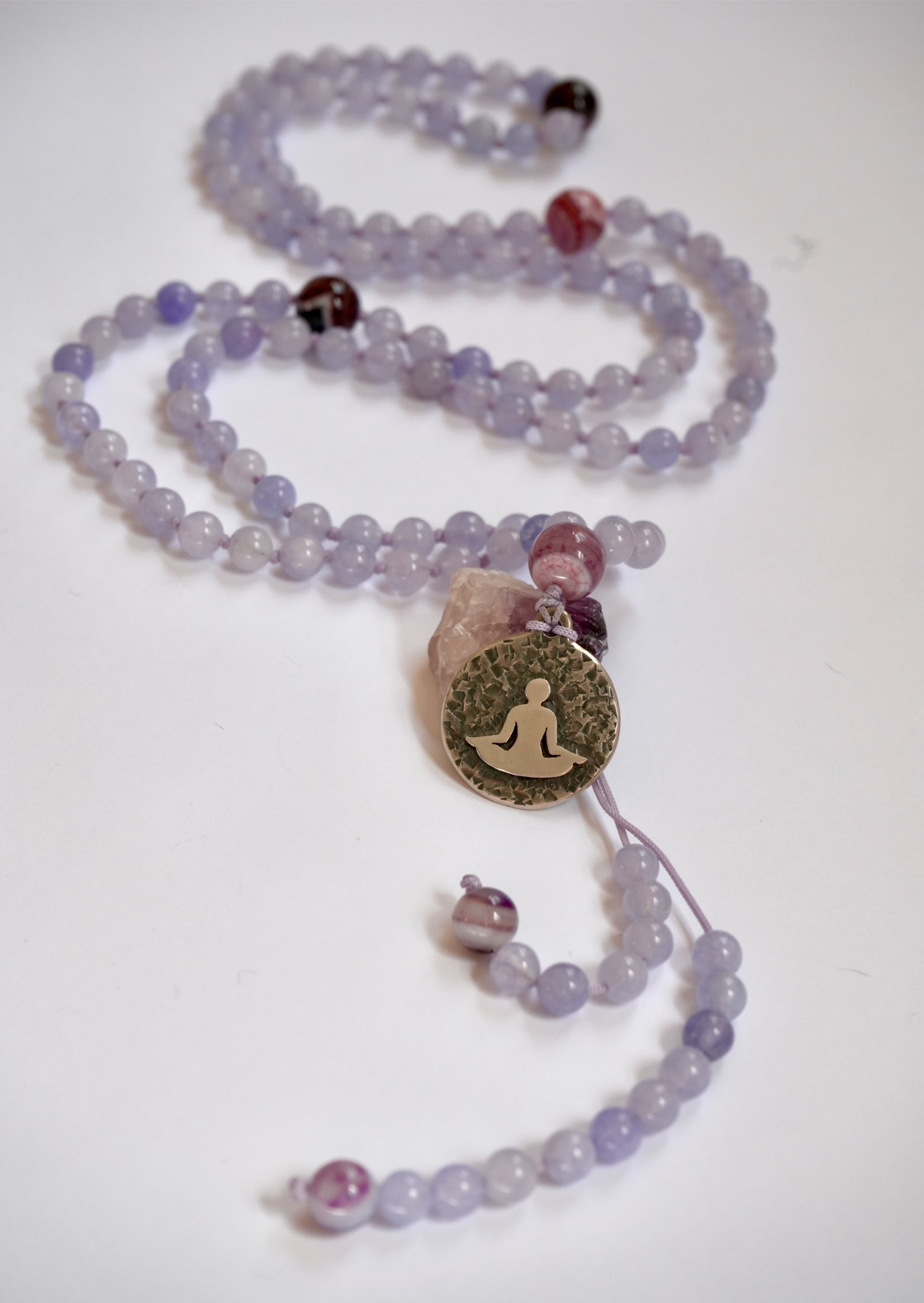 Japa Mala de Jade Violeta y Ágata – Energía de Calma y Conexión Interior