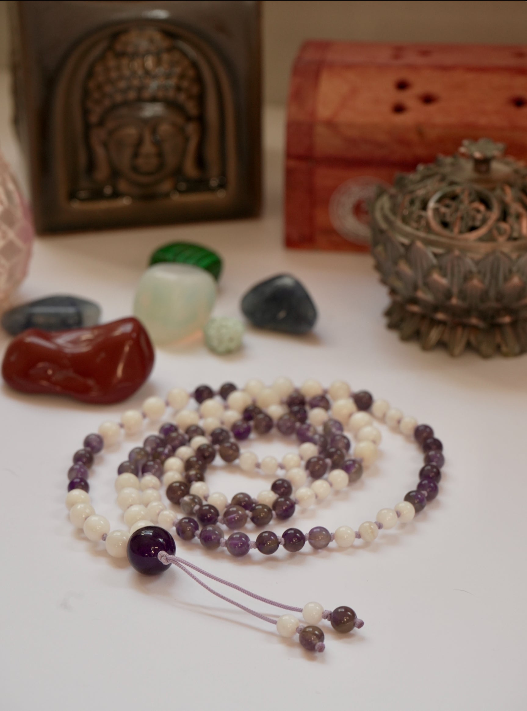 💜 Japa Mala de Amatista y Nácar (Madre Perla) – 108 cuentas naturales 🤍